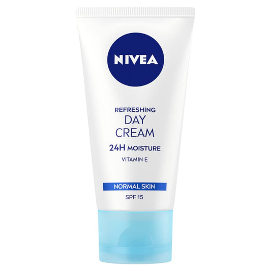 NIVEA Light Moisturising Day Cream (50ml), Hydrating Face Cream with Vitamin E, Skin Care Essentials, Intensive Moisturiser