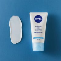 NIVEA Light Moisturising Day Cream (50ml), Hydrating Face Cream with Vitamin E, Skin Care Essentials, Intensive Moisturiser