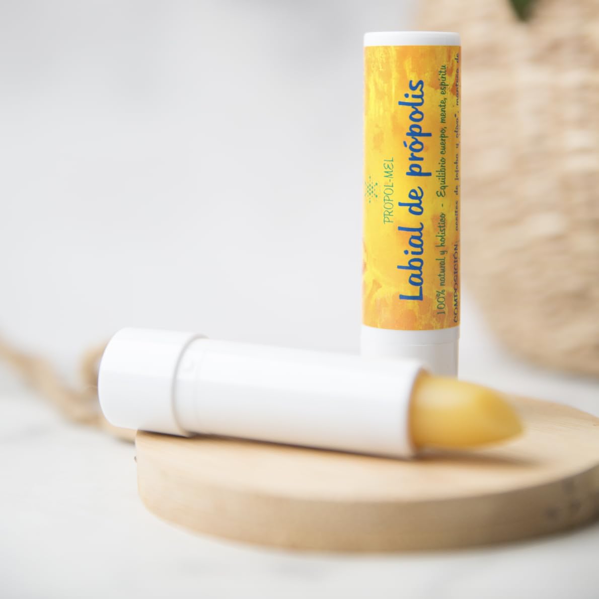 Propol-mel Pack x 3 Organic lip balm 5 g each. Lip repair that nourishes and regenerates. Moisturizing lips that prevents cracks and photoaging.