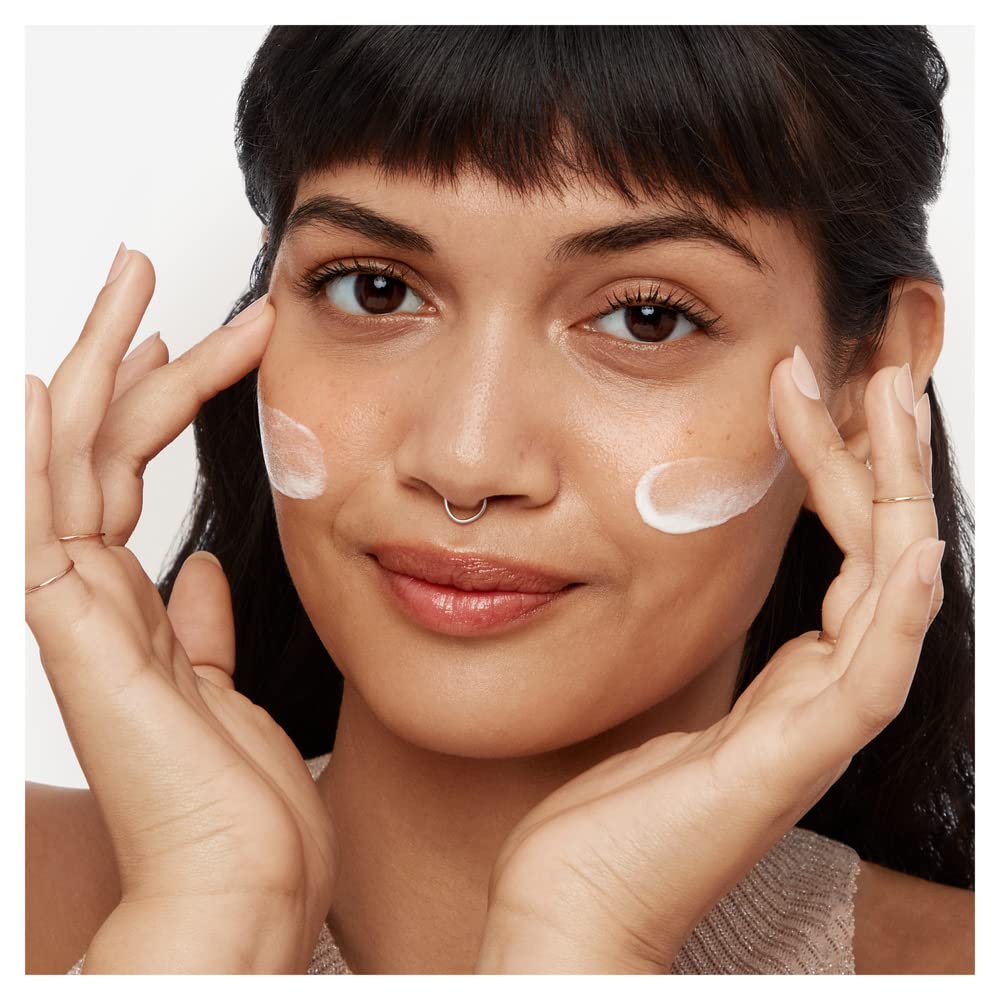 Olay Total Effects Face Cream Skin Care Sets & Kits, Day & Night Cream, Face Moisturiser Pamper Gifts For Women With Vitamin C, B3 and SPF 15, 7in1 Nourish and Protect 2 x 37ml
