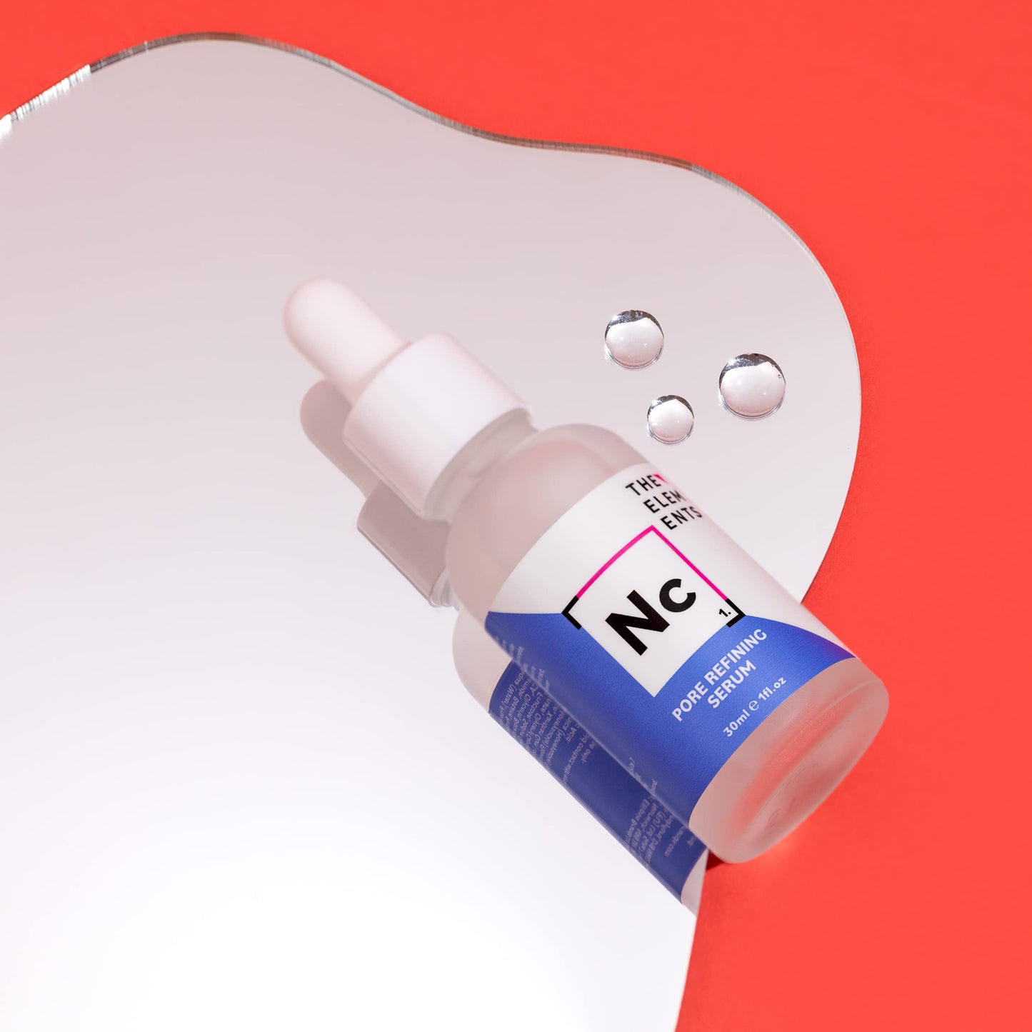 THE ELEM ENTS The Elements Pore Refining Serum, a face serum containing Niacinamide, and Zinc PCA, to promote a healthy skin barrier while hydrating your complexion, 30ml