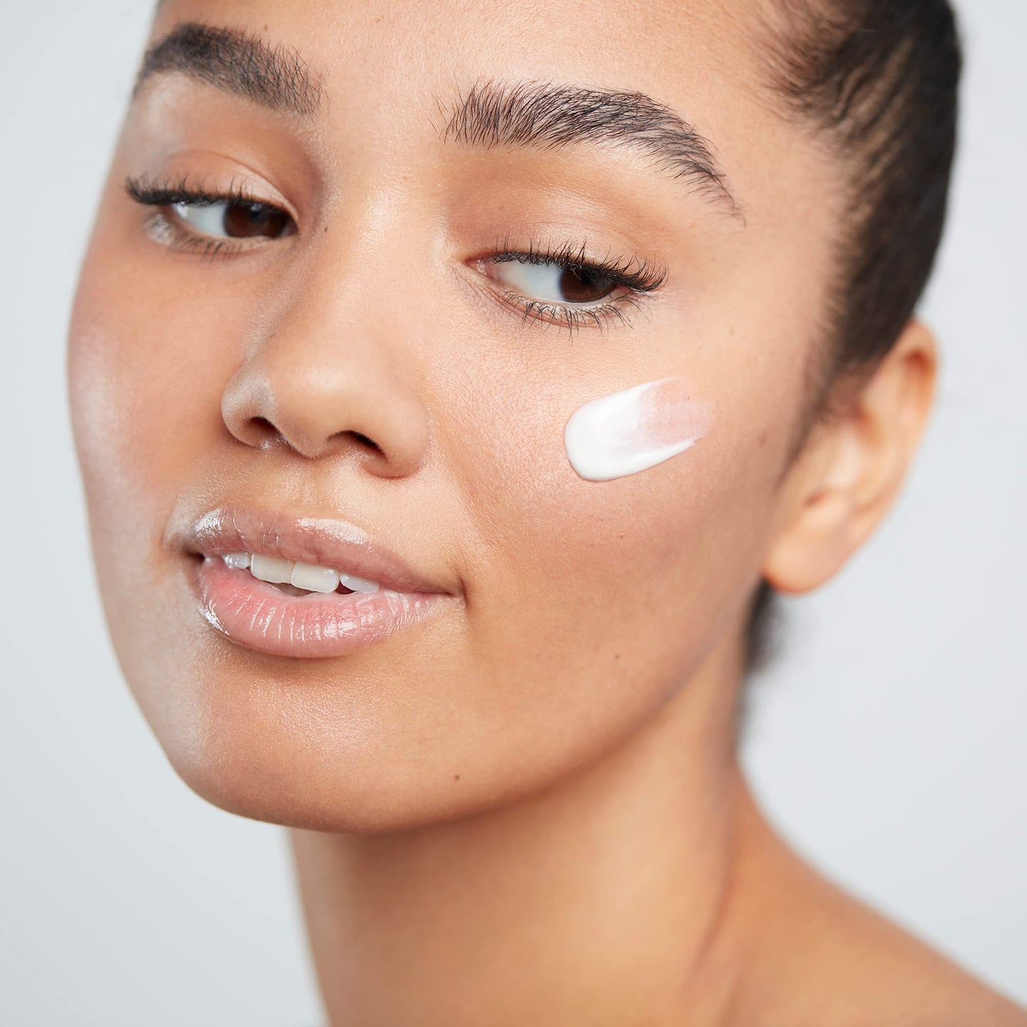 ELEMIS Daily Defence Shield SPF 30, High Protection Sunscreen, Lightweight and Non-Greasy Formula Protects Skin Against UVA and UVB Rays, Environmental Pollution and High Energy Visible Light, 40ml
