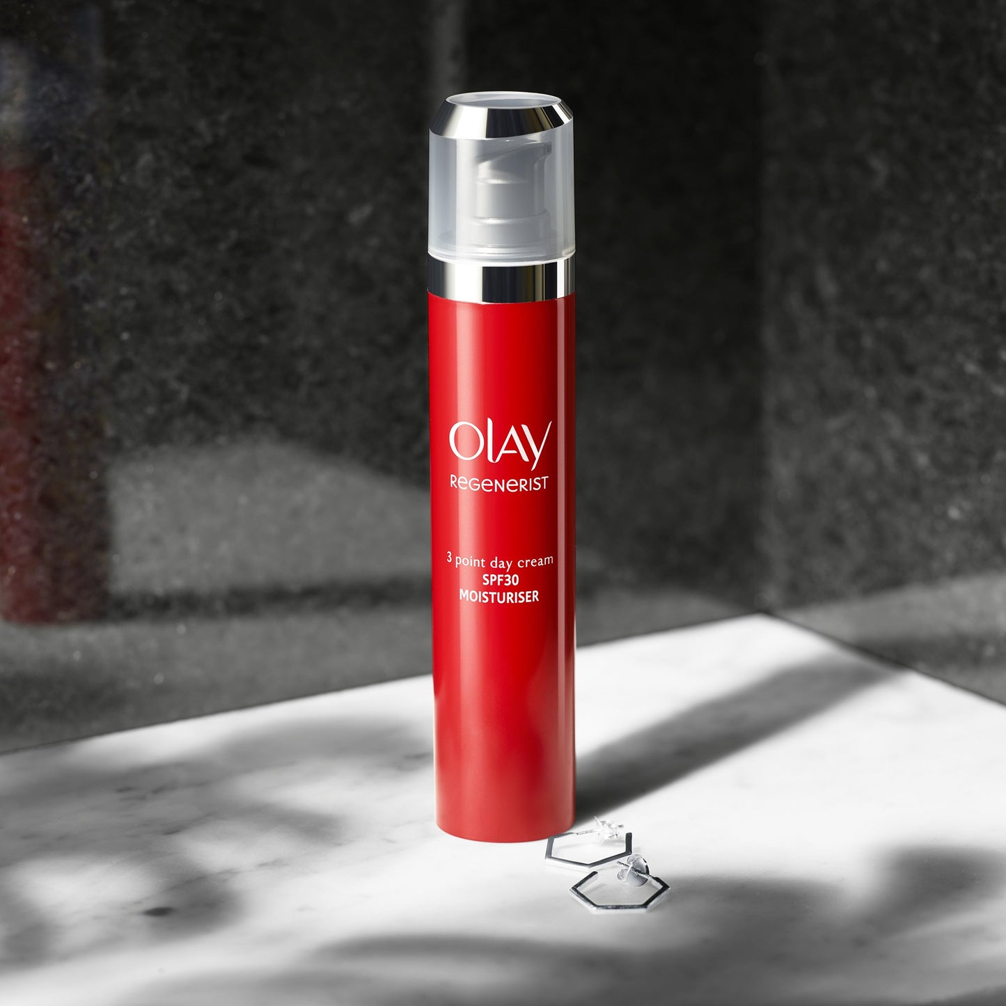 Olay Regenerist 3Point Firming Anti-Ageing Day SPF30 Lightweight Moisturiser, 50ml