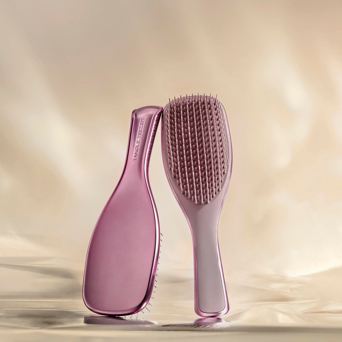 Tangle Teezer The Ultimate Detangler Chrome Hairbrush | For Wet & Dry Hair | Detangles All Hair Types | Reduces Breakage, Eliminates Knots | Two-Tiered Teeth & Comfortable Handle | Mauve Copper