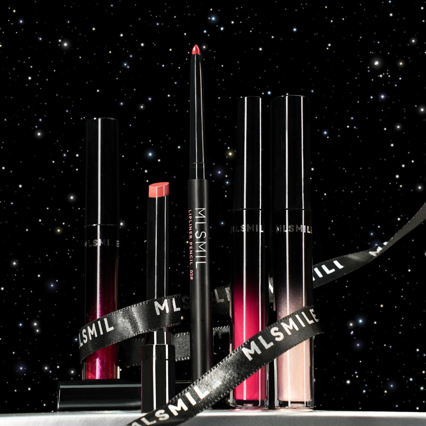 5pcs Lip Liner Lip Gloss Lipstick Set All In One Lip Kit Glitter Lip Gloss Matte Velvety Lip Liner And Lipstick Set High Pigmented Non-Stick Cup Red Lipstick And Liner Set Gift For Girls Lip Set