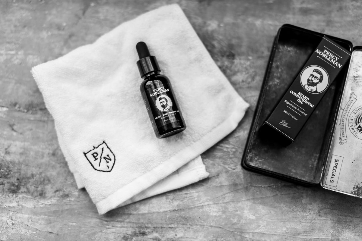 Percy Nobleman Beard Oil – 99 % Natural Conditioning & Grooming Oil – Argan, Jojoba, Avocado, Almond & Marula Oils – Vanille Musk Scent – Softens, Nourishes & Tames Coarse Beards (30 ml)