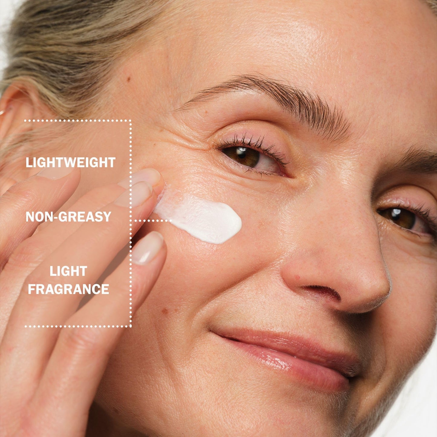 Olay Vitamin C Face Moisturiser Day Cream SPF 30 REFILL, Skincare with Niacinamide 99% Purity, Antioxidant Vitamin E. Brightening Skin Care: Anti-Dark Spot Action, Evens, Hydrates. Non-greasy, 50ml