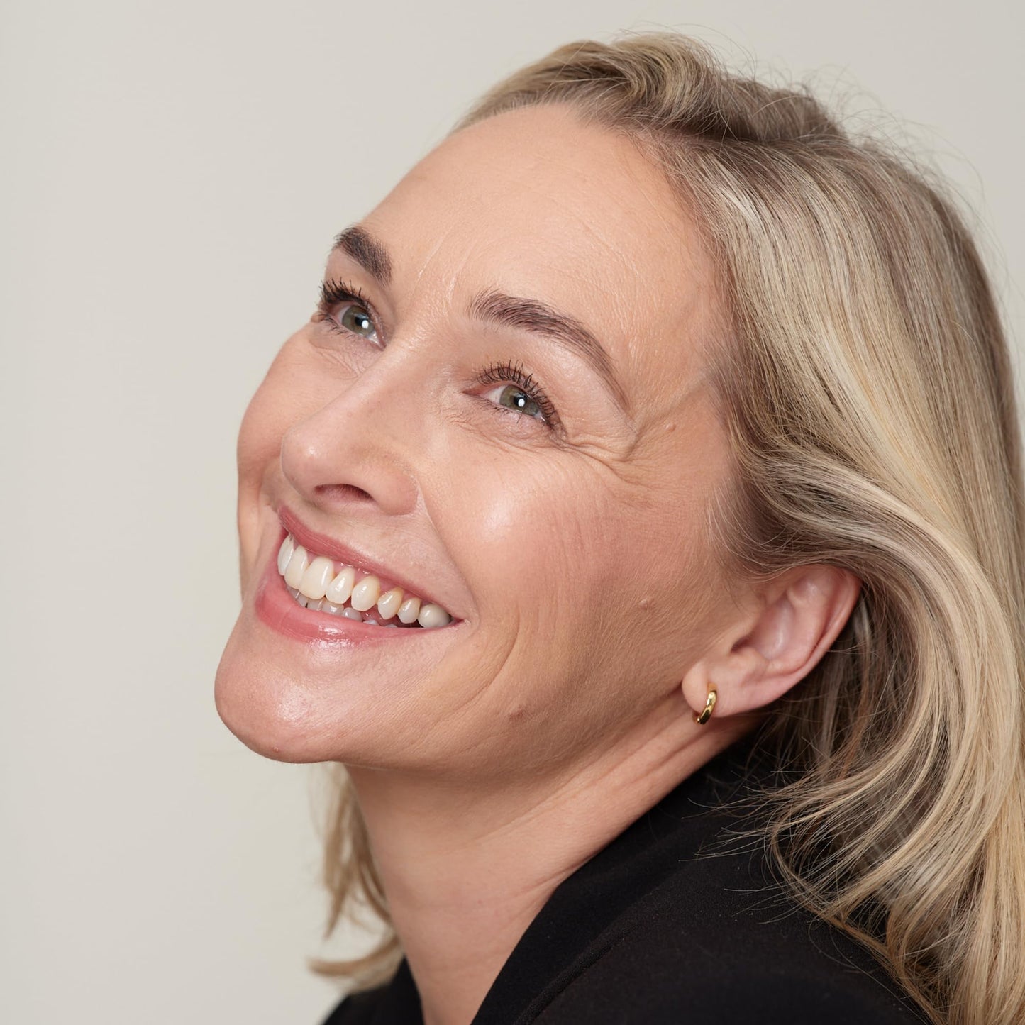 WUNDERBROW Light-Sculptor Highlight Duo Pencil, Dual Ended Matte & Shimmer (Medium/Deep)