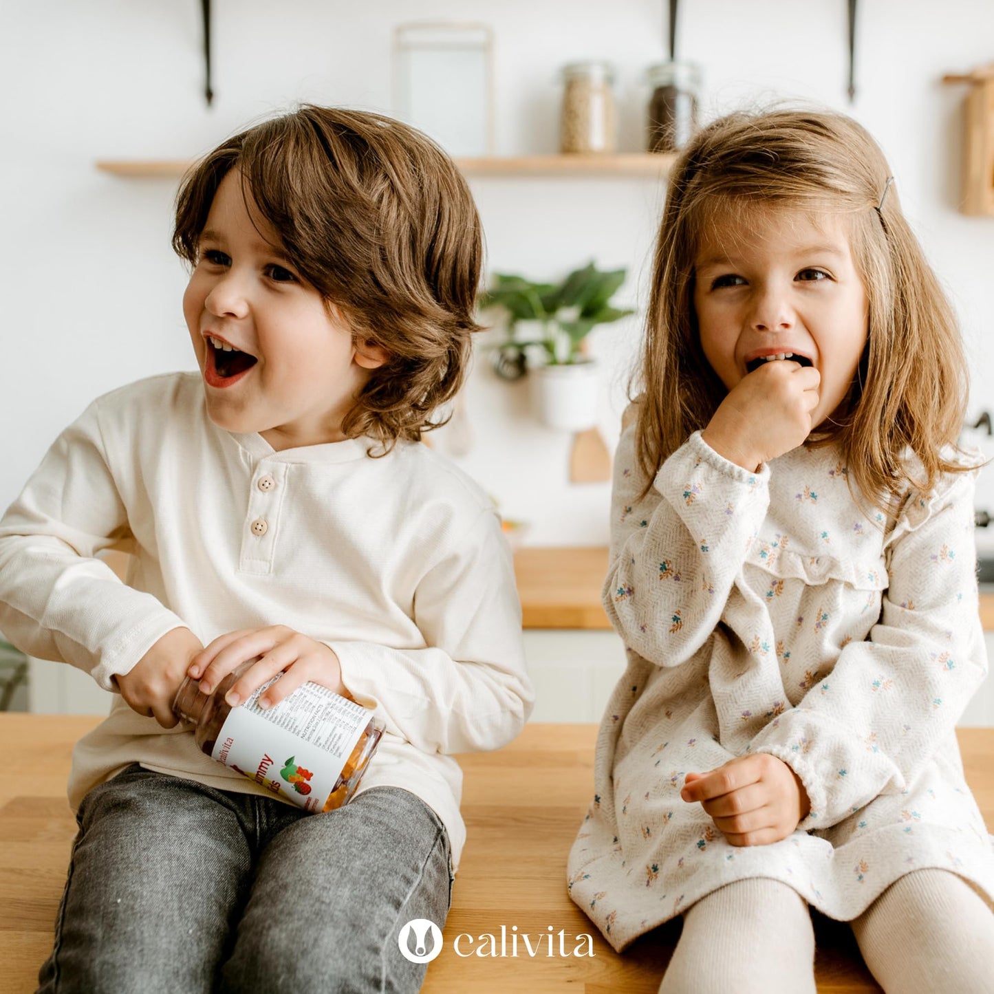 Multivitamin for Kids - Natural Apple and Strawberry Flavour - Low-sugar - with 12 essential Nutrients - Kids Multivitamins Gummies - 100 Vitamin Gummies - with Zinc, A, B6, B12, C, D3, E, K1 Vitamins