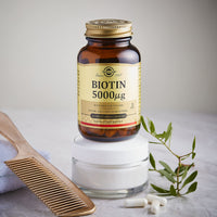 Solgar Biotin 5000 mcg Vegetable Capsules - High Strength Formula - Supports Hair Growth, Glowing Skin, Energy & Vitality - Health Supplement - Sugar Free - Suitable for Vegans - Pack of 50