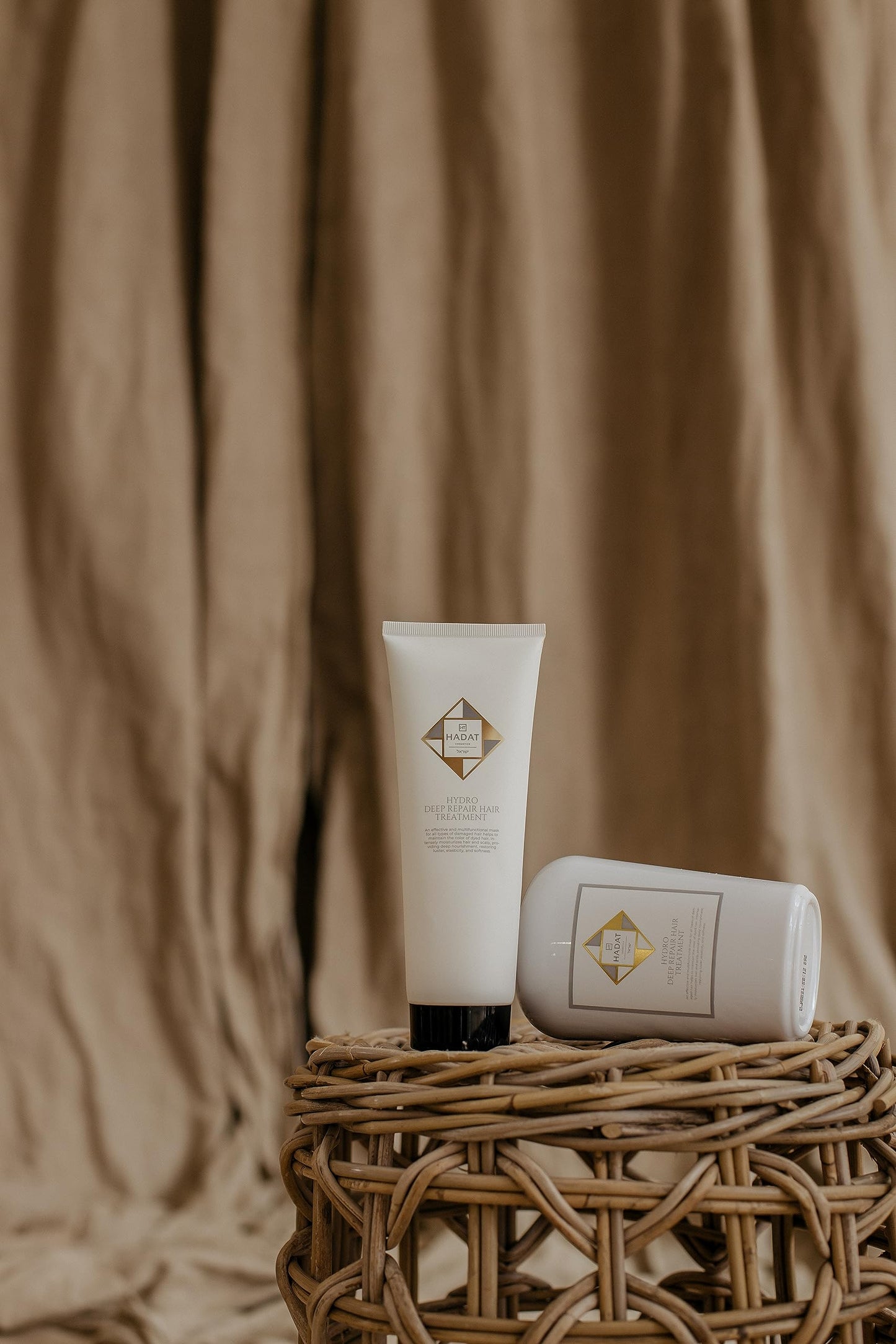 Hadat Hydro Deep Repair Hair Treatment, 500 ml: restores, moisturises and protects damaged hair with macadamia oil and hydrolysed collagen.