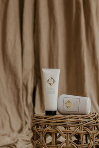 Hadat Hydro Deep Repair Hair Treatment, 500 ml: restores, moisturises and protects damaged hair with macadamia oil and hydrolysed collagen.