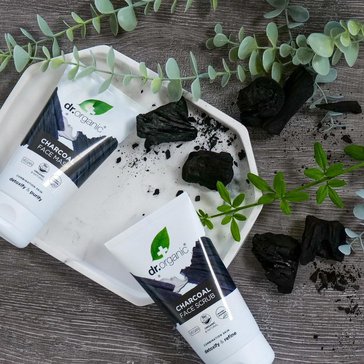Dr. Organic Dr Organic Charcoal Face Mask, Cleansing, For Acne & Clearing Skin, Oily, Problem Skin, Natural, Vegan, Cruelty-Free, Paraben & SLS-Free, Recycled & Recyclable, Organic, 125ml, Packaging may vary