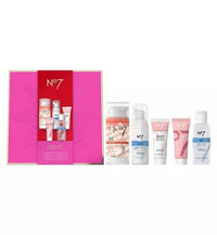 Boots No7 The Skincare Essentials Gift set + Free Merry Xmas 3D Key Rings - XMAS Gift Set, Birthday Present
