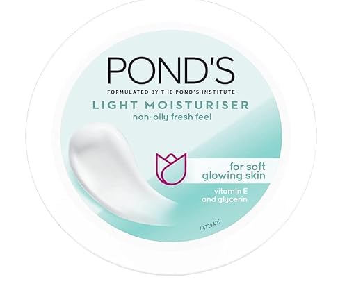 UK Home Shop Light Face Moisturiser, Pond,s 75ml, Daily Lightweight Non-Oily Cream with Vitamin E and C, SPF 15