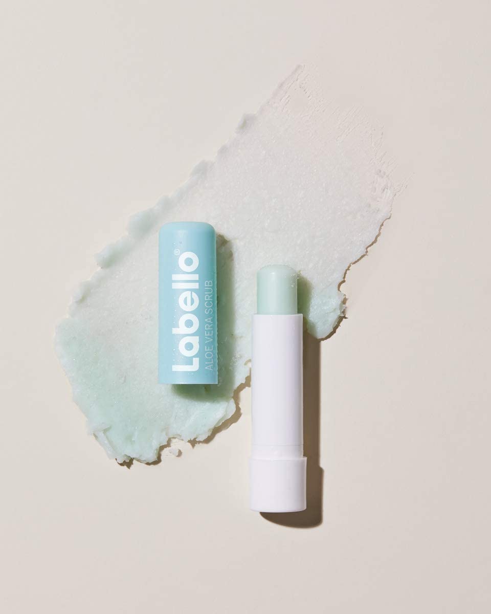 Labello Lip Scrub Aloe Vera (5.5 ml), Innovative Lip Balm with Scrub Particles of Natural Origin, Gentle Lip Scrub with Vitamin E