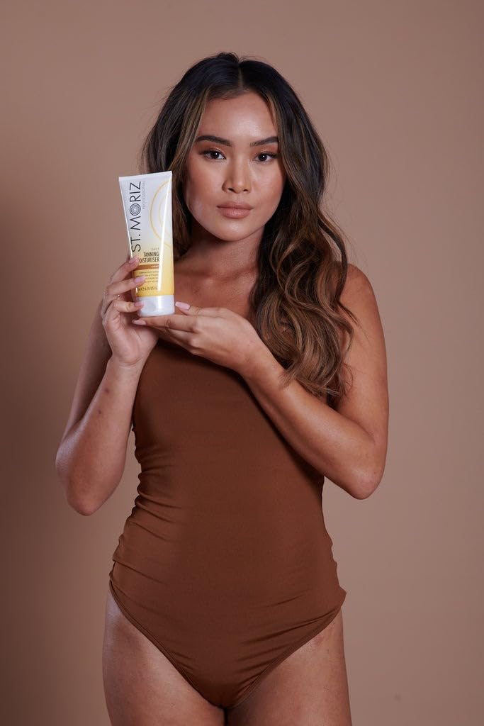 ST. MORIZ St Moriz Professional Daily Tanning Moisturiser with Aloe Vera, Vitamin E, Gradual Vegan Fake Tan, Light(200ml)