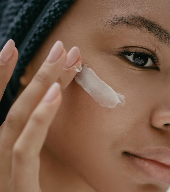 OSKIA Me Time Edit – Luxurious Skincare Collection for Radiant, Healthy Skin – Includes Renaissance Cleansing Gel, Liquid Mask Lactic Acid Micro-Peel, Super C Capsules, and Vegan Leather Teal Wash Bag