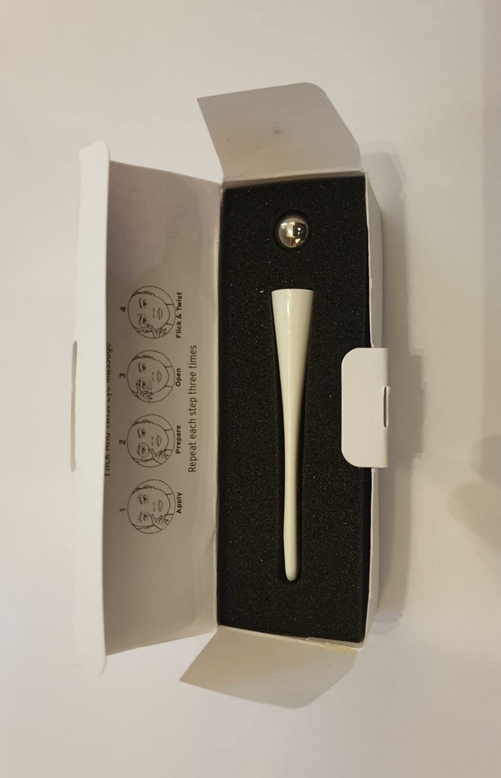 THE BODY SHOP Oil Of Life Revitalising Precision Eye Roller FOR SMOOTHER SKIN