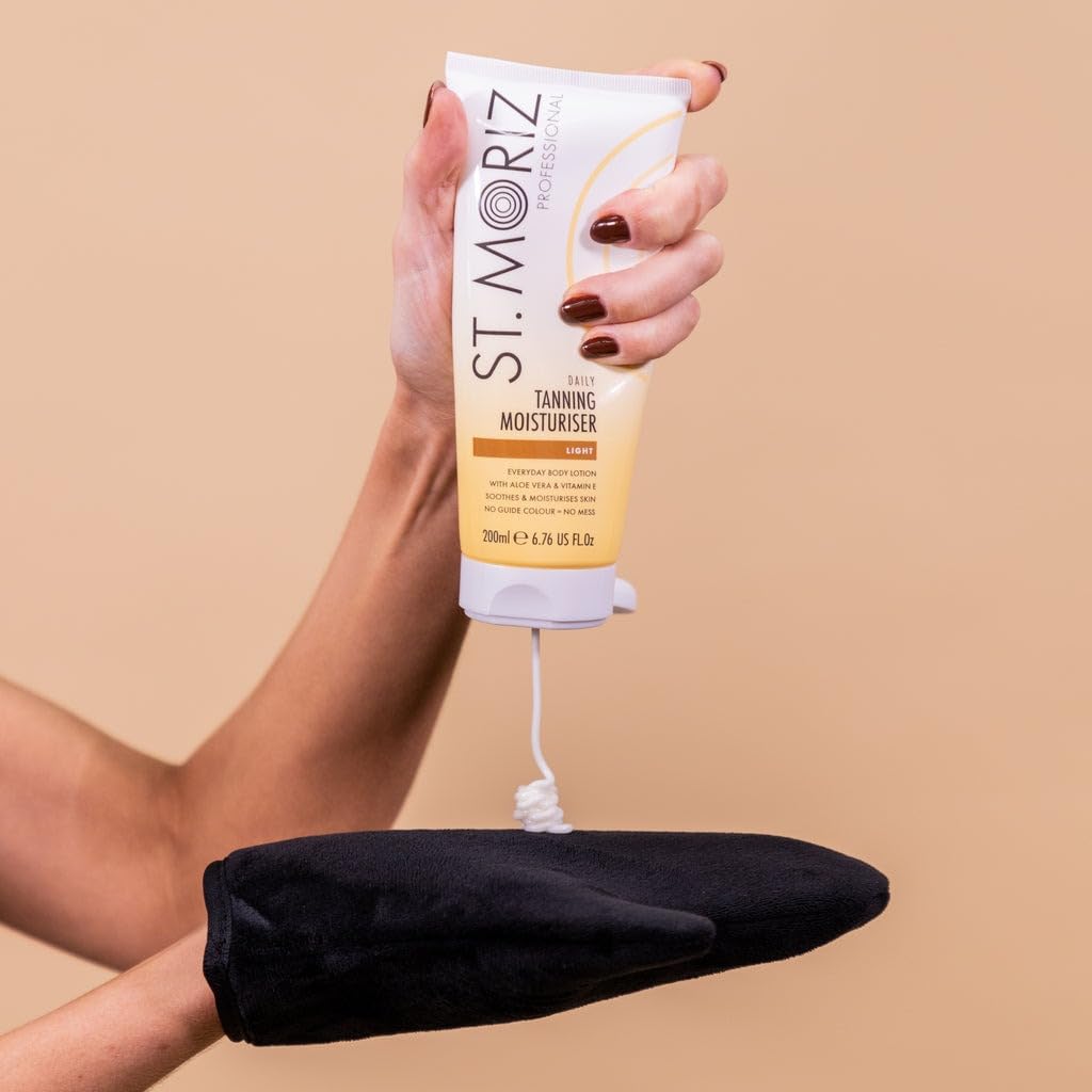 ST. MORIZ St Moriz Professional Daily Tanning Moisturiser with Aloe Vera, Vitamin E, Gradual Vegan Fake Tan, Light(200ml)