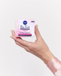 Beiersdorf NIVEA Rose Care Anti-Wrinkle Day Cream (50ml), Anti-Wrinkle Face Cream with Nourishing and Anti-Oxidant Properties, Made with Rose Petal Oil and Calcium