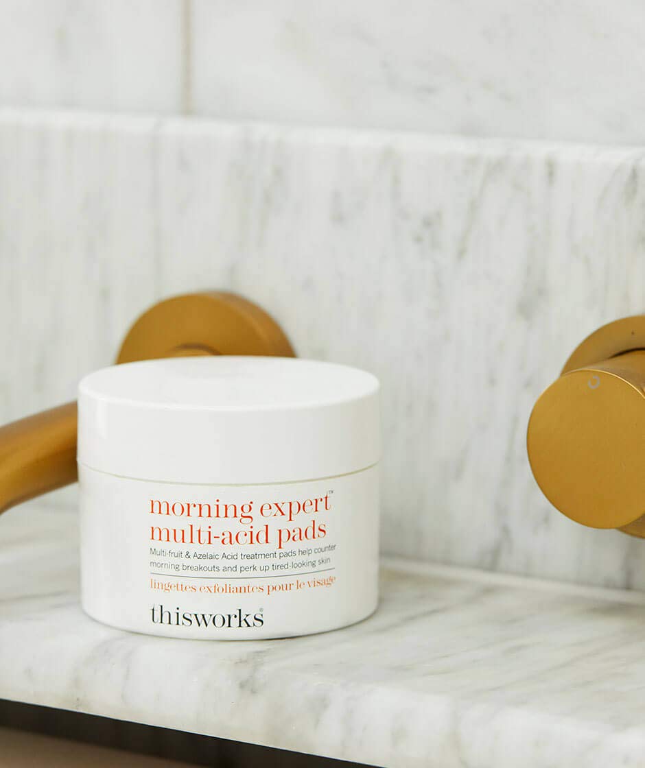 This Works Morning Expert Multi-Acid Pads, 60 Pads - Exfoliating Face Pads Enriched with Witch Hazel, AHAs and Vitamin B3 - Cleansing Pads with Azelaic Acid to Unclog Pores and Smoothe Complexion