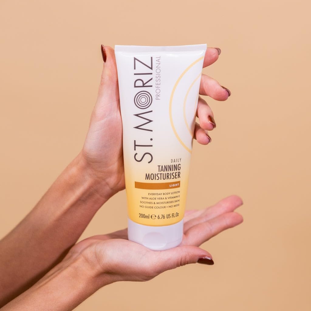 ST. MORIZ St Moriz Professional Daily Tanning Moisturiser with Aloe Vera, Vitamin E, Gradual Vegan Fake Tan, Light(200ml)