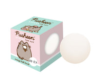 Uroda Pusheen The Cat Bath Fizzing Bath Bomb for Kids - Refreshing Mango Scent, Vegan & Natural with Essential Oils (165g) - Gentle, Safe and Fun Bath Time Treat for Children Aged 3+