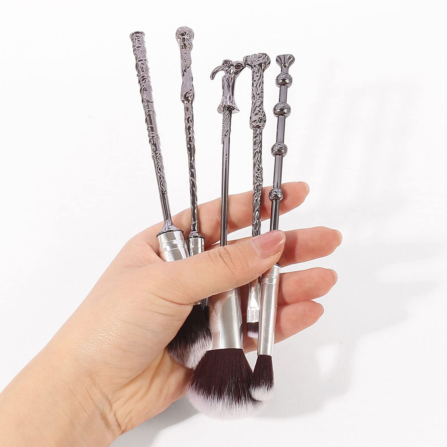 Boyigog 10Pcs Wizard Makeup Brushes Set,3D Silver Handle Metal Wand with Theme Bag,Anime Cosmetic Brushes for Powder Eyeshadow Lips Eyeliner,Portable Makeup Brush Set Gift for Girl Women (Silver)