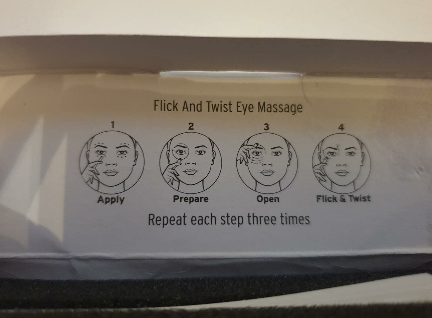 THE BODY SHOP Oil Of Life Revitalising Precision Eye Roller FOR SMOOTHER SKIN