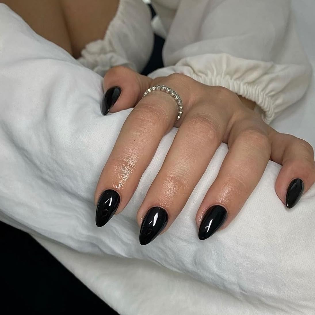 KQueenest 30 Pcs Acrylic Press on Nails Short Almond, Black False Nails Short Almond, Glossy Solid Color Stiletto Fake Nails Set, Reusable Natural Gel Stick on Nail for Women Finger Daily Wear