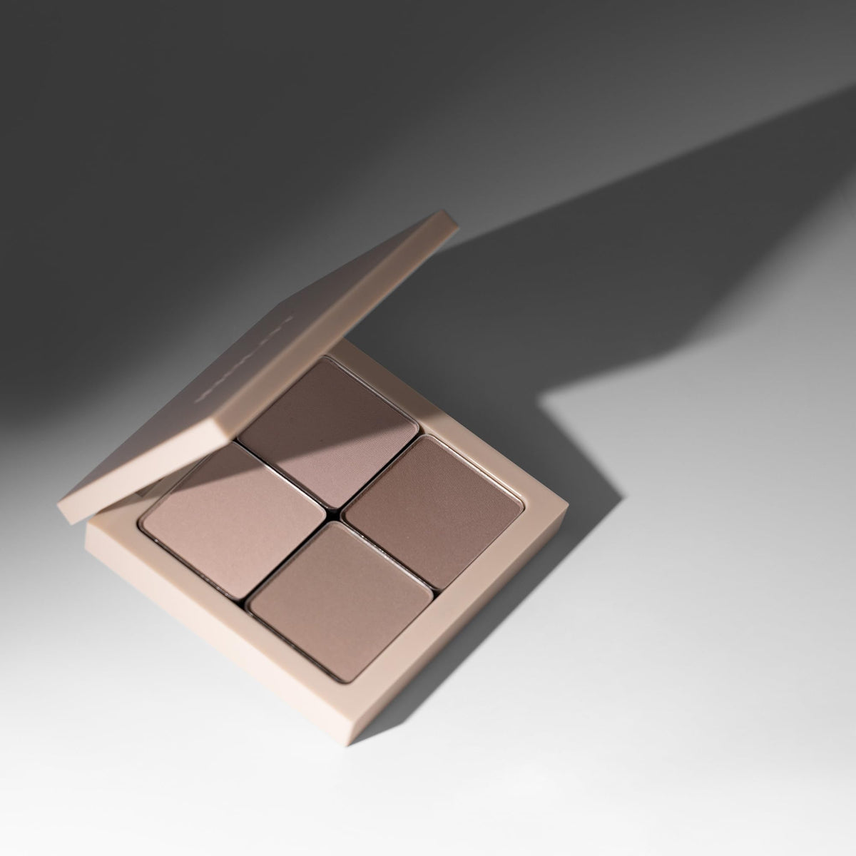 Inglot Freedom System Eye Shadow Matte NF - Eye shadow with a matte finish | Professional formulation and long-lasting effect | Ideal for everyday and evening make-up | 3 g | 357