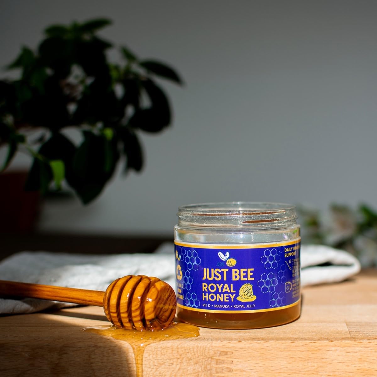 Royal Honey with Royal Jelly, Manuka & Vitamin D for daily Immune Support and Wellness (260g)