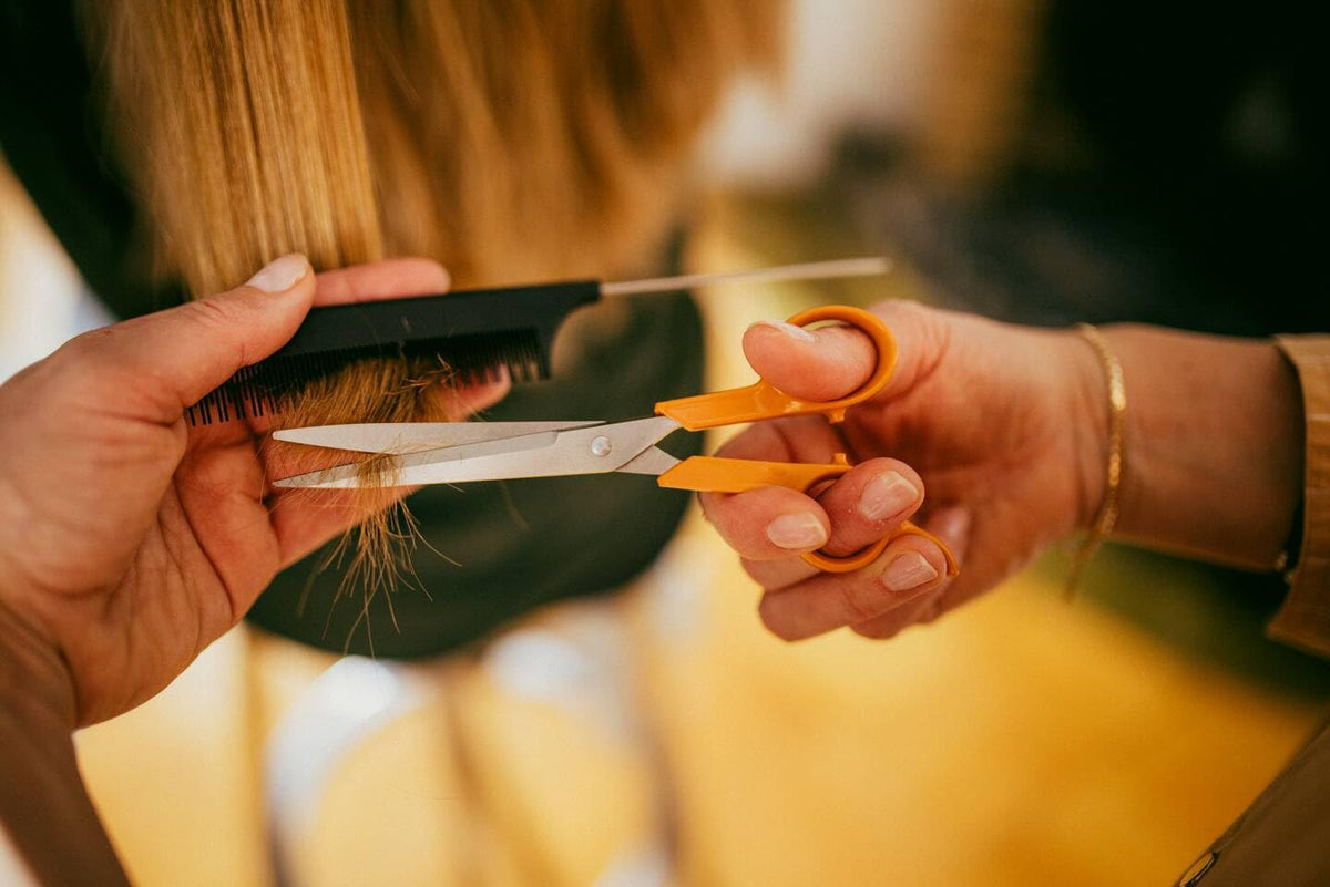 Fiskars Classic Hair Scissors, with Finger Rest, Right- and Left-Handed, Total Length: 17 cm, Improved Handle ergonomics, Quality Steel/Plastic, Orange, 1075062