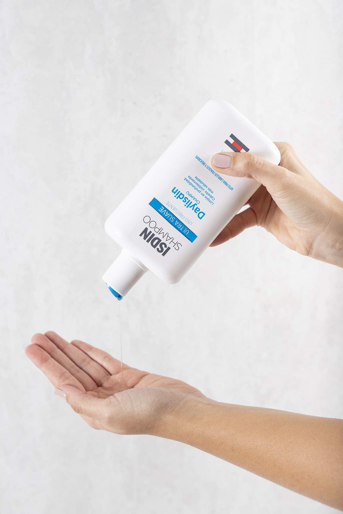 ISDIN Daylisdin Ultra Gentle Shampoo (400ml) | Deep cleans and respects the hair and scalp