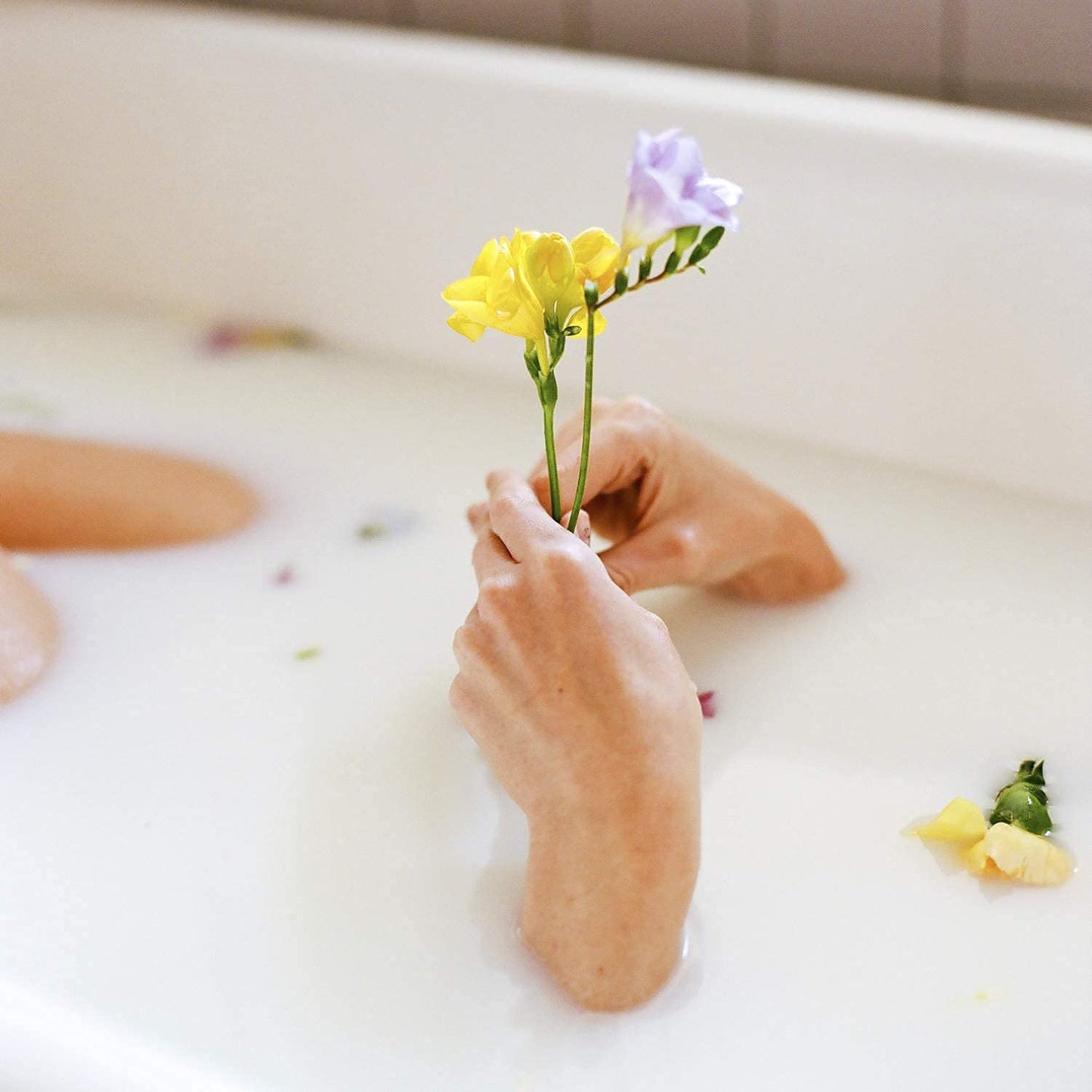 Yope Natural Shower Gel | Natural Linden Flower Extract | Skin Regeneration | Skin Nourishing | Moisturising | For Sensitive Skin | 98% Natural Ingredients | (Linden)