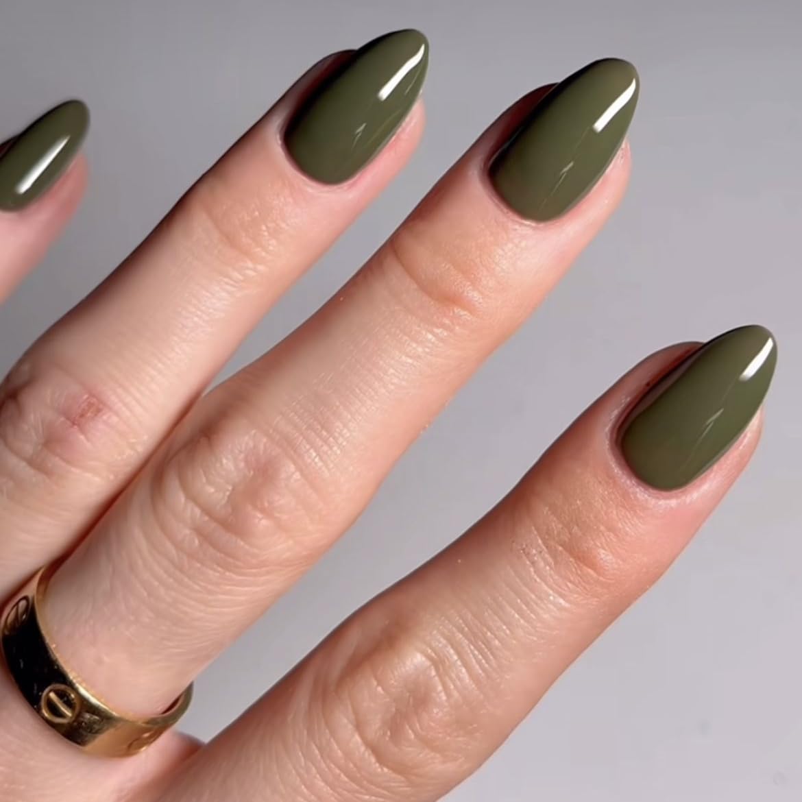 KQueenest Olive Green Press on Nails Short Oval, Short False Nails Almond, Glossy Solid Round Fake Nails Set, Reusable Moss Green Gel Stick on Nail for Women Finger Daily Wear 24 Pcs
