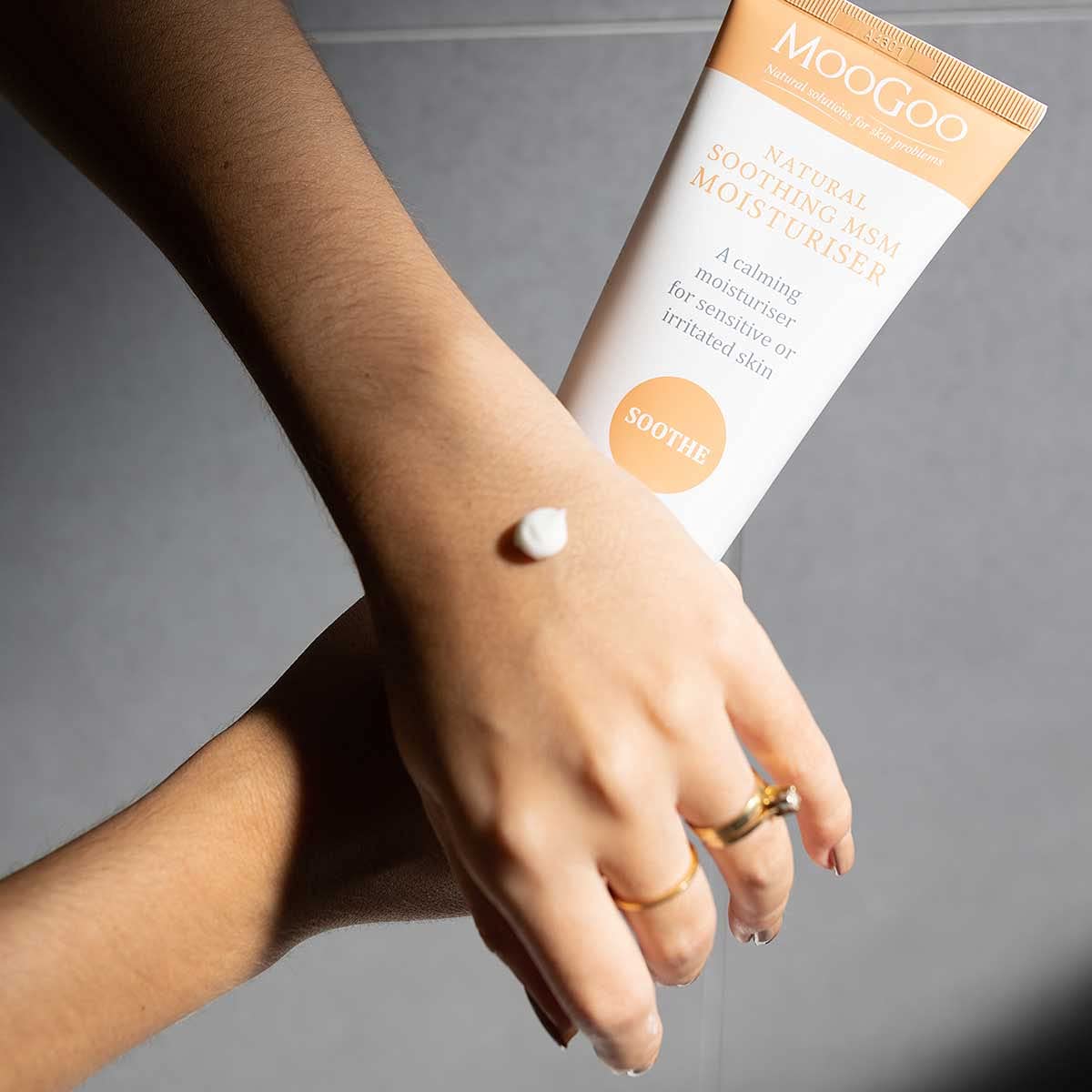 MooGoo Soothing MSM Moisturiser - Calming Cream for Sensitive, Irritated, Dry or Sunburnt Skin Including Eczema, Psoriasis & Rosacea – 120 g