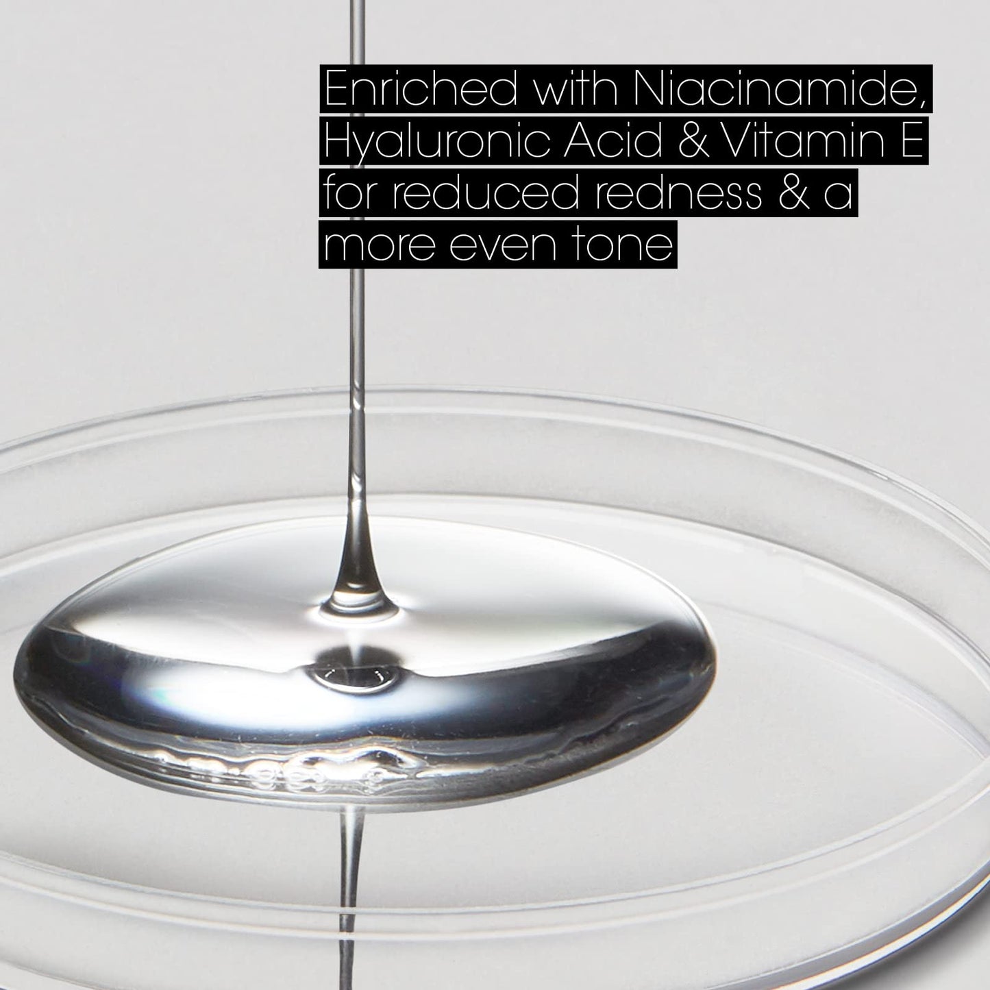 St.Tropez Tan Luxe Tonic Glow Drops, 5-in-1 Face Self Tanning Drops, Niacinamide, Hyaluronic Acid, Vitamin C & E, Vegan, Natural & Cruelty Free, 30 ml