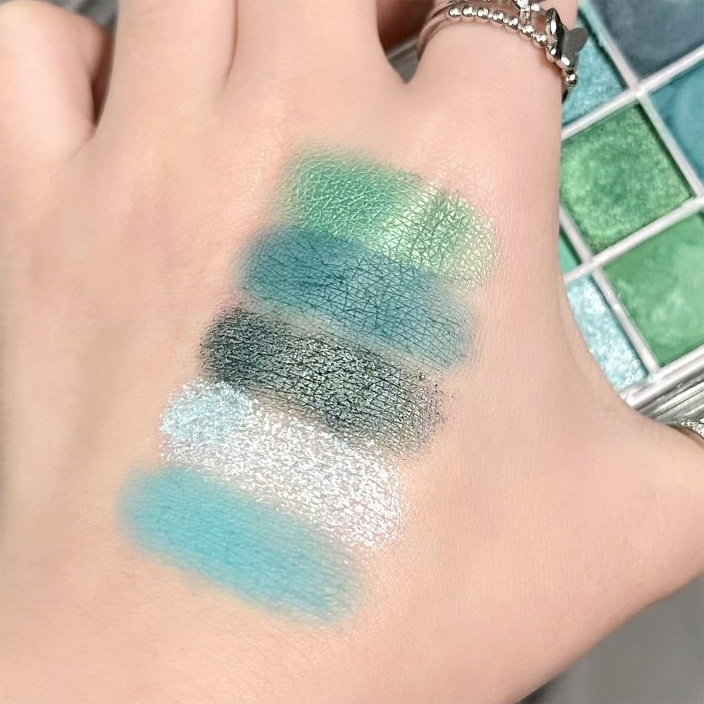 Generic Green Eyeshadow Palette, 9-Color Matte & Glitter Eyeshadow, Easy to Blend, Vibrant Highly Pigmented Eye Makeup Palettes, for Women Stunning Looks Any Occasion