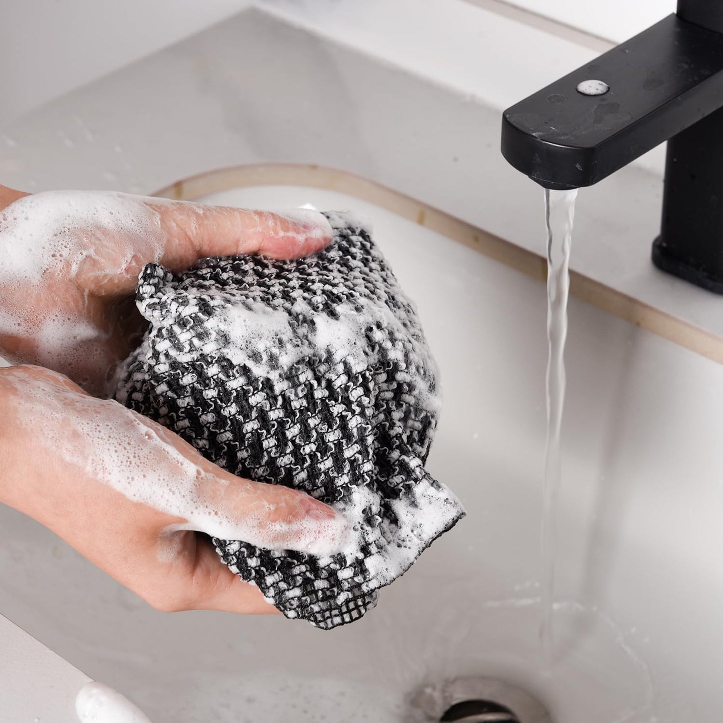 DILUSILK 2Pcs Back Scrubber, Extra Long Exfoliating Washcloth,Exfoliating Body Scrubber for Men Women, Exfoliating Towel Japanese Exfoliating Towel for Body Cleaning and Massage