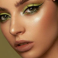 HIVETZ Green Eyeshadow Palette,Shimmer Eye Shadow Palettes,Glitter Eye Shadow Makeup,Glitter and Matte Eyeshadow,Green Eyeshadow,Highly Pigmented Eye Shadow Green,Eye Shadow Pallets with 3 Eyeshadow Brushes