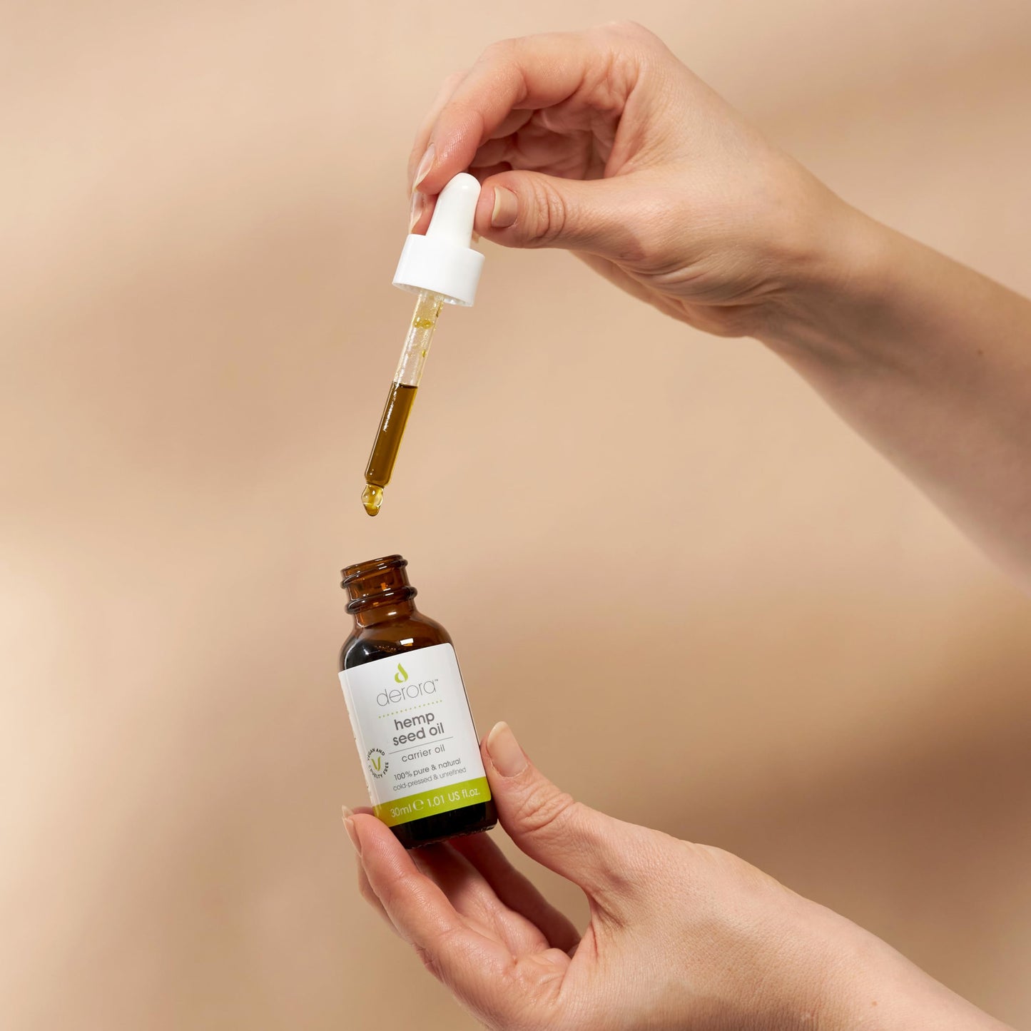 Derora Hemp Oil | Nourishes Skin, Hair & Nails | 100% Pure & Natural | Cold Pressed & Unrefined | Antioxidant & Vitamin E Rich | For All Skin Types | Vegan & Cruelty Free (30ml)