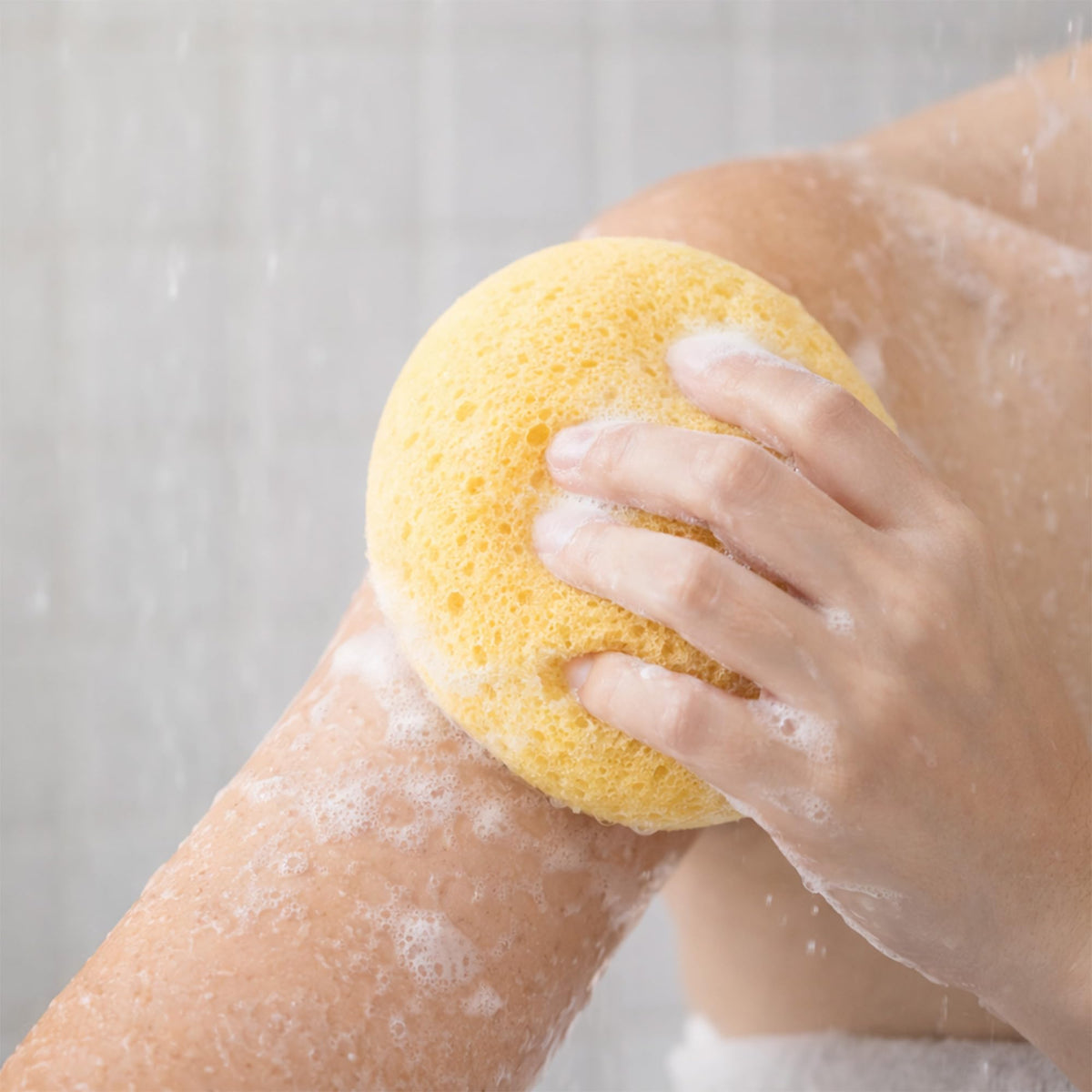 D.A.Y. Republic Extra Large Luxury Bath Sponge, Soft Shower Bathing Gentle Exfoliating Body Scrub, Great for Skin Care (1 Luxury Sponge)
