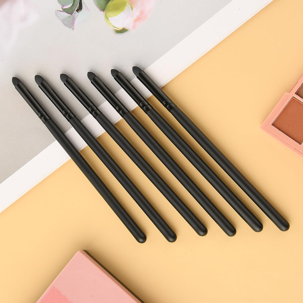 WLLHYF Eyeliner Smudge Brush Pencil Pointed Professional Applicator Blending Sponge Brush Stick for Eyeshadow Eyebrow Reusable Makeup Tool Pencil Brush Set