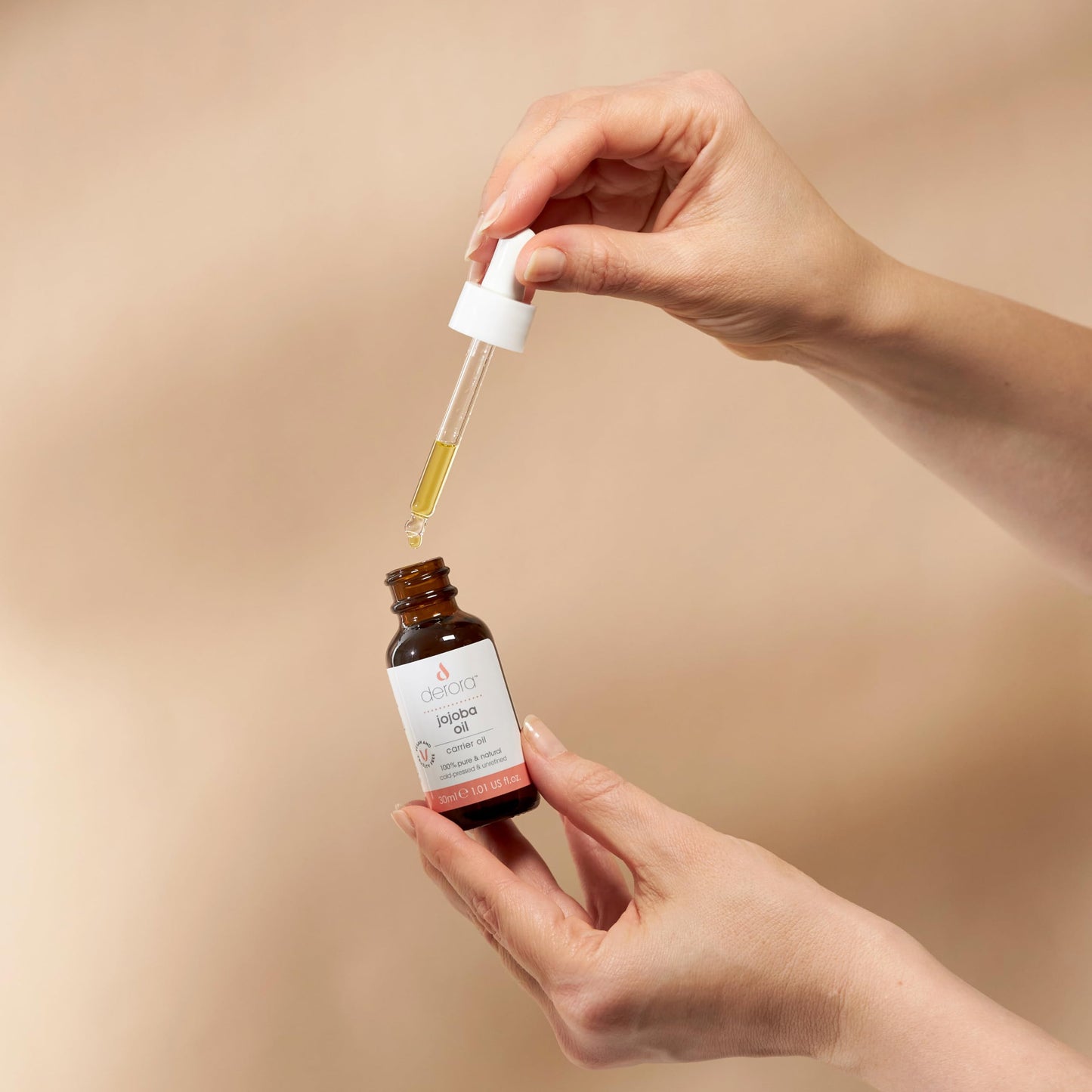 Derora Jojoba Oil | Nourishes Skin, Hair & Nails | 100% Pure | Unrefined | Natural | Cold Pressed | Antioxidants & Vitamin E Rich | All Skin Types | Vegan & Cruelty Free (30ml)