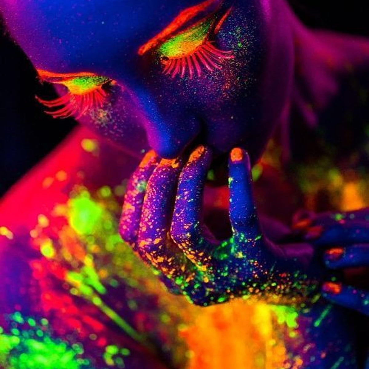 Srumvoat 12 Colors Neon Face Paint Glow In the Dark Under UV Light For Party Accessories, Festival Body Glow Makeup Eyeliner Pens, Waterproof Quick Drying Long-Lasting Adults Kids Halloween Cosplay Paints