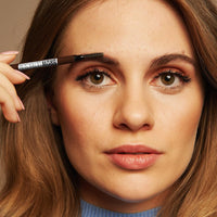 Maybelline Brow Ultra Slim Eyebrow Pencil: Natural-Looking Defined Brows, Ultra-Fine Tip & Built-in Spoolie Brush, Smooth-Glide & Break-Resistan Formula, 04 Medium Brown