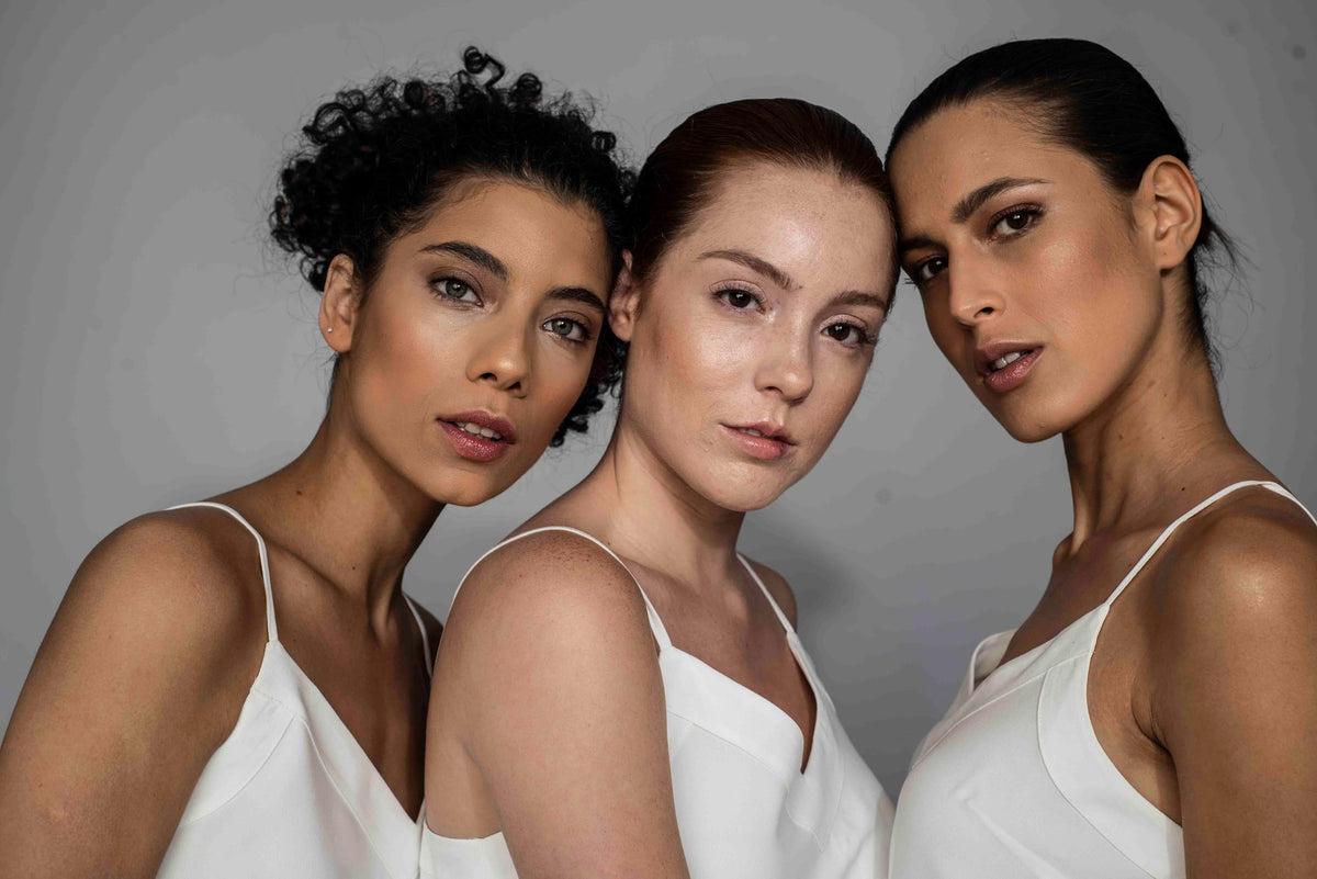 Lola Make Up by Perse LOLA Make Up by Perse Matte Long-Lasting Liquid Foundation – Full Coverage, Buildable Matte Finish, Oil-Absorbing, Shine-Free, Long-Lasting – Paraben-Free, Vegan, Cruelty-Free – [R043-Medium]