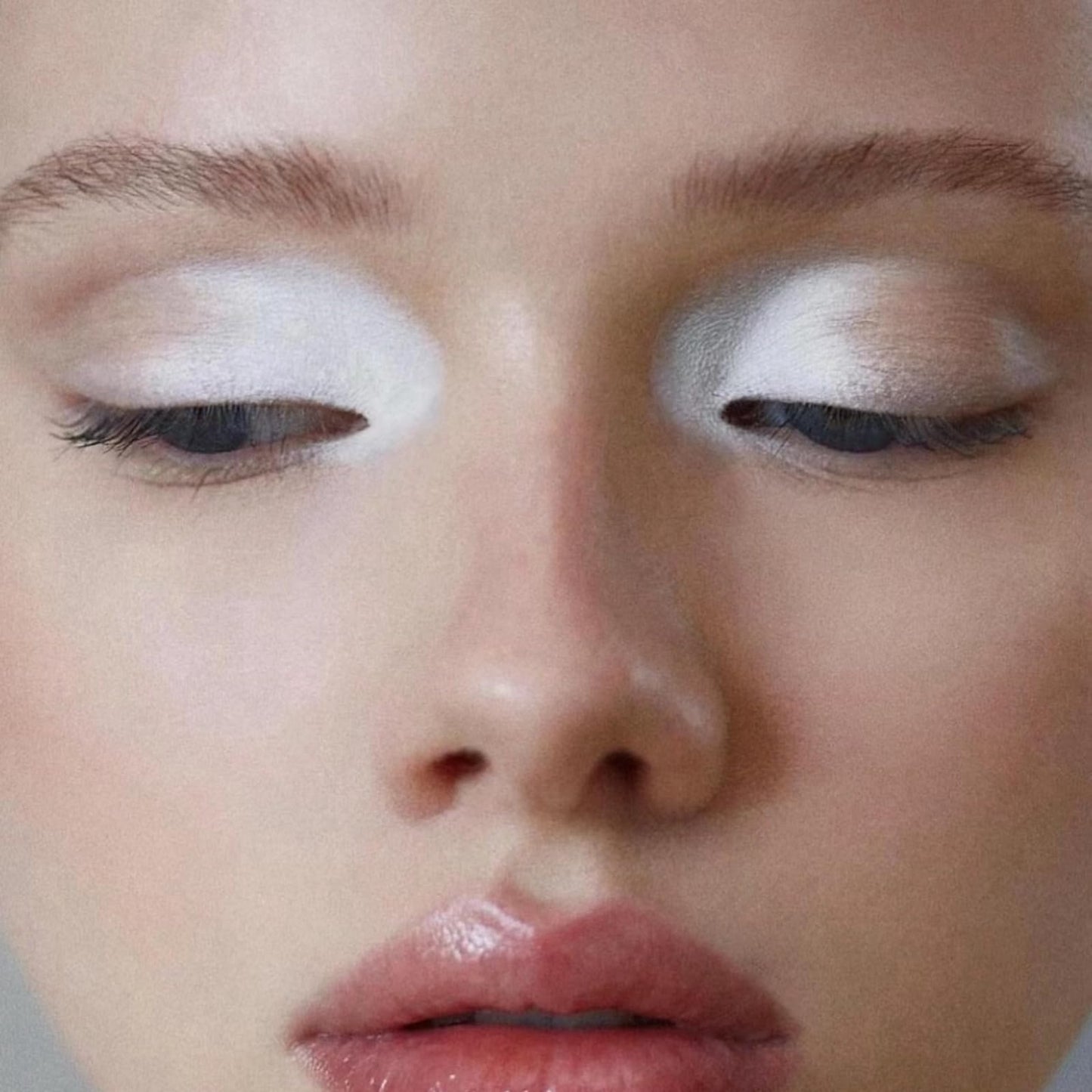 HIVETZ White Eyeshadow Single,Single Matte White Eyeshadow,Pressed Fine Powder Eyeshadow,Shimmer Pearl Shadow Single White Eye Make-Up,High Pigment Long-lasting Sweatproof Single EyeShadow for Performance